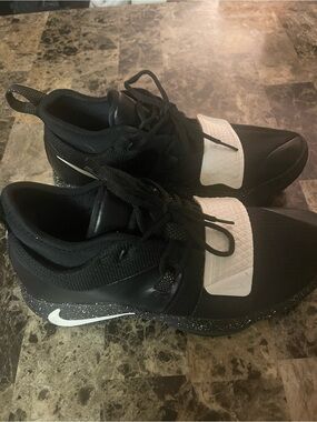 Nike Black and White Strap Detail Athletic Shoes
